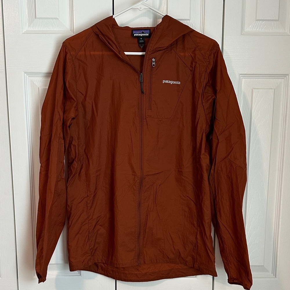 Patagonia Men's Burnt Orange Full Zip Hooded Light Weight Windbreaker